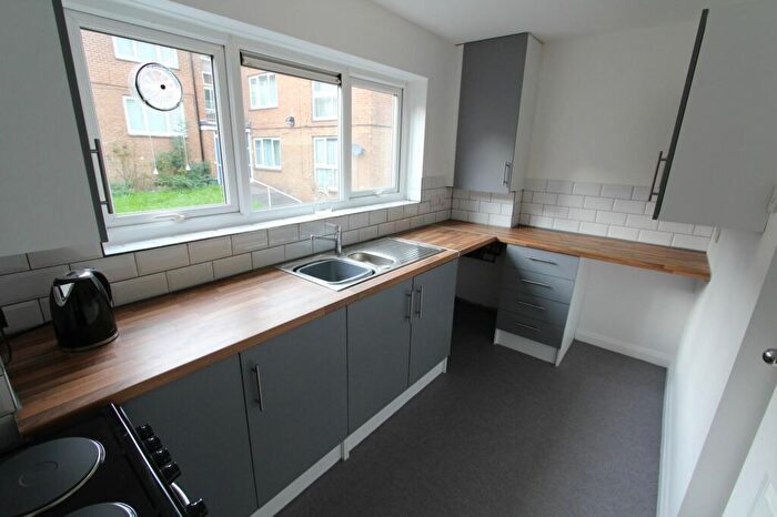 3 Bedroom Flat To Rent In Longley Hall Road, Sheffield, S5