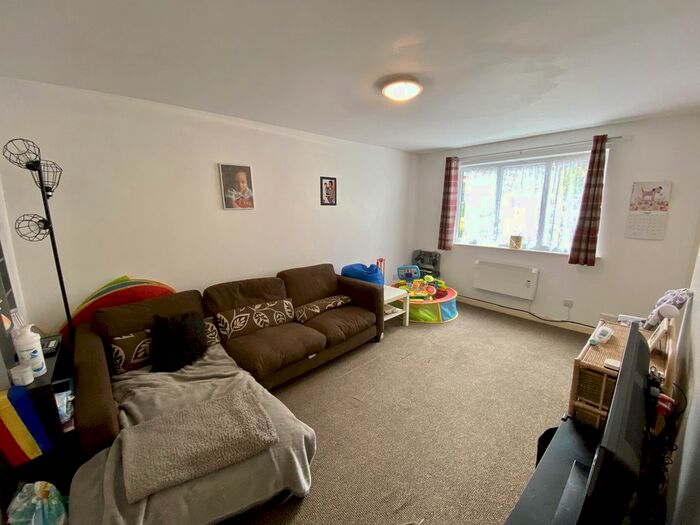 2 Bedroom Flat To Rent In Range Road, Manchester, M16