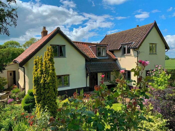 5 Bedroom Cottage For Sale In Edges Lane, Long Stratton, NR15