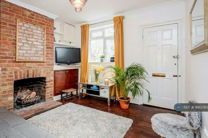 2 Bedroom Semi-Detached House To Rent In Clewer Fields, Windsor, SL4