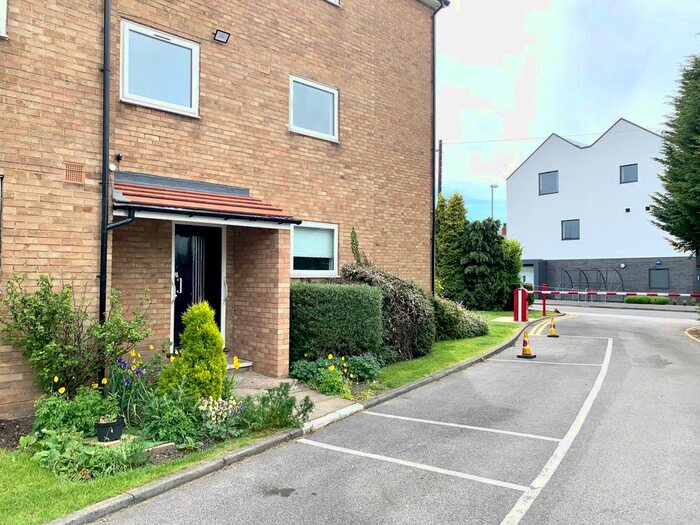 2 Bedroom Flat To Rent In Arncliffe Grange, Moortown, Leeds, LS17