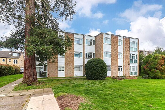 2 Bedroom Flat For Sale In Hempstead Road, Watford, WD17