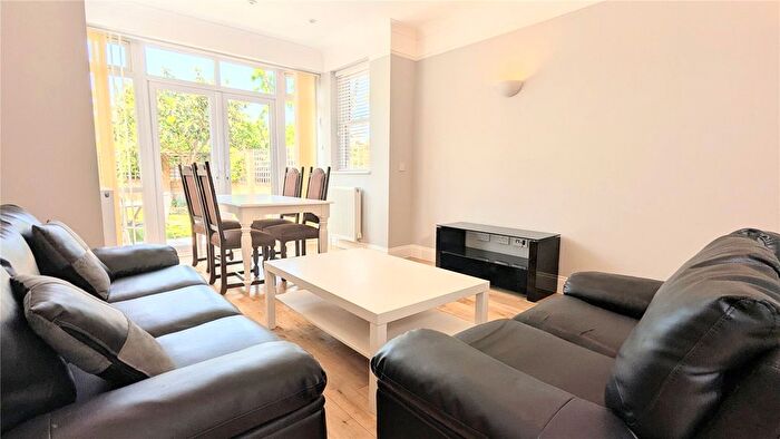 3 Bedroom Flat To Rent In Carlton Lodge Palmerston Road, London, N22