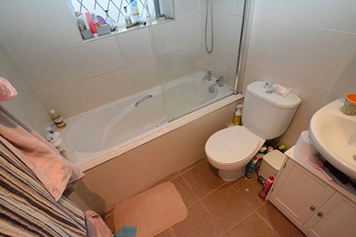 2 Bedroom Semi-Detached House For Sale In Linnet Close, Audenshaw, M34