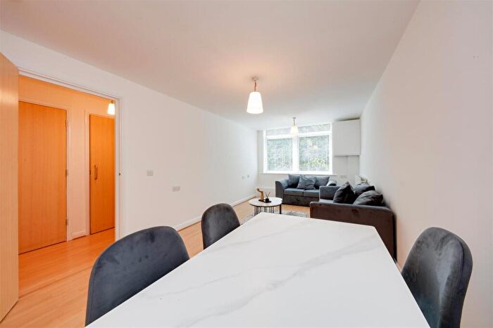 2 Bedroom Apartment To Rent In Fairlead House, Cassilis Road, London, E14