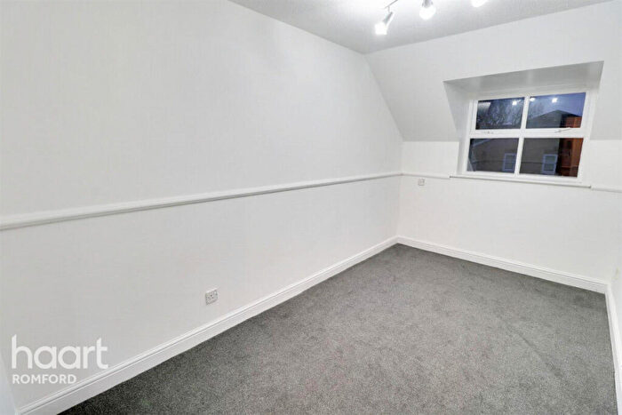 2 Bedroom Apartment To Rent In Harcourt Mews, Romford, RM2