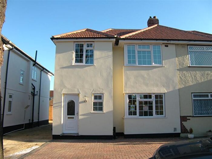 4 Bedroom Semi-Detached House To Rent In Arbour Way, Hornchurch, RM12