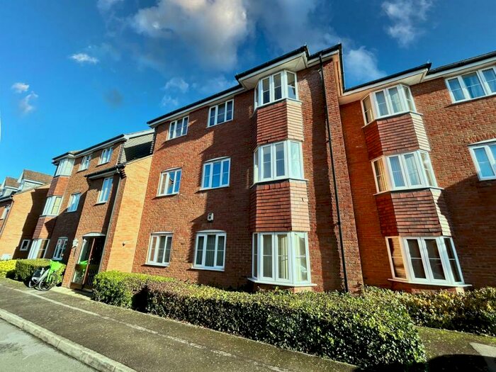 2 Bedroom Apartment To Rent In Hopton Grove, Newport Pagnell, MK16