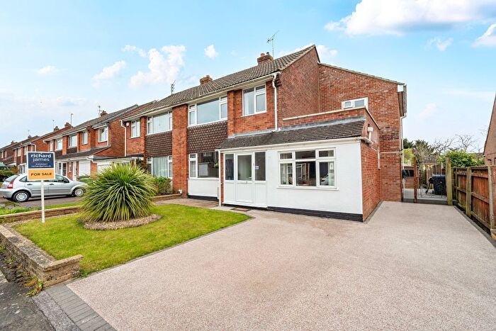 4 Bedroom Semi-Detached House For Sale In Parsons Way, Royal Wootton Bassett, Royal Wootton Bassett, SN4