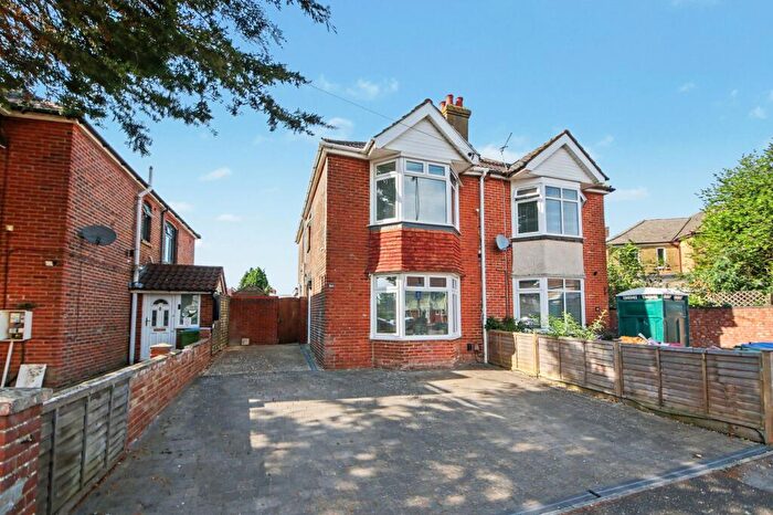 3 Bedroom Semi Detached House For Sale In Deacon Road, Bitterne, SO19