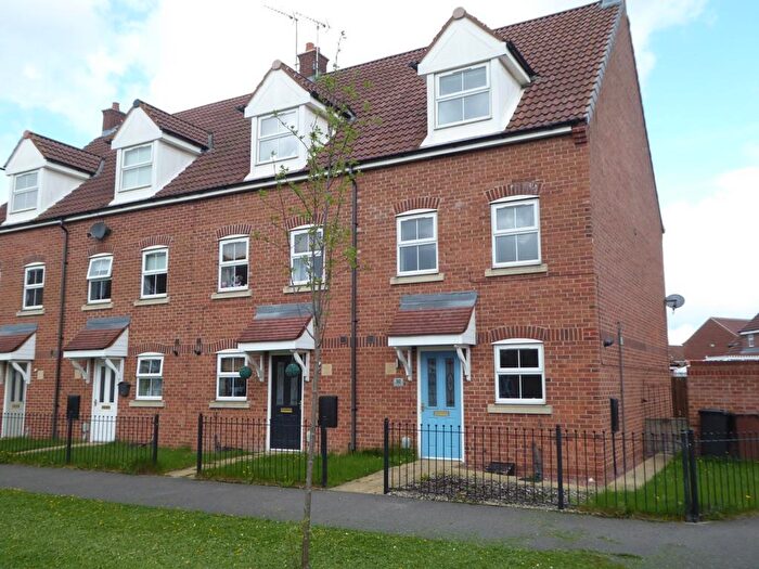 3 Bedroom Town House To Rent In Gilderidge Park, Kingswood, Hull, HU7