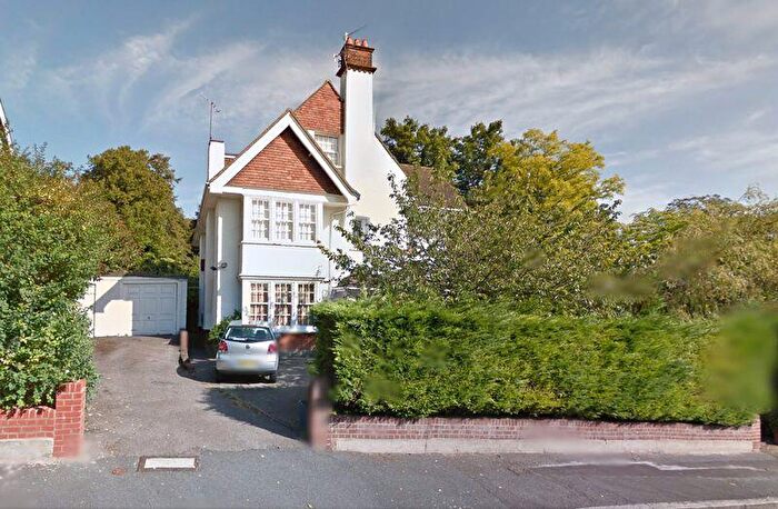 2 Bedroom Flat For Sale In Russell Hill, West Purley, CR8