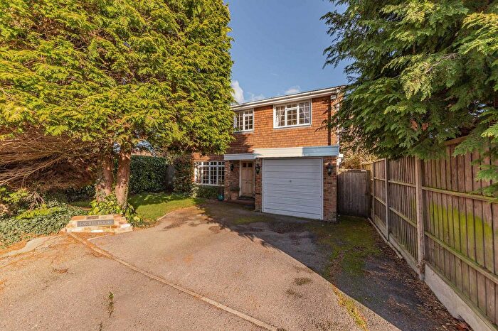4 Bedroom Detached House For Sale In Denham Walk, Chalfont St. Peter, Gerrards Cross, SL9