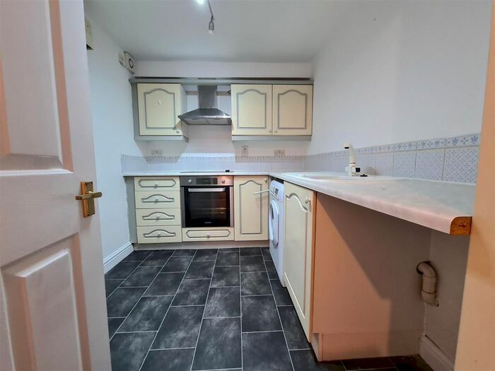 2 Bedroom Flat To Rent In Bridge Street, Thrapston, NN14