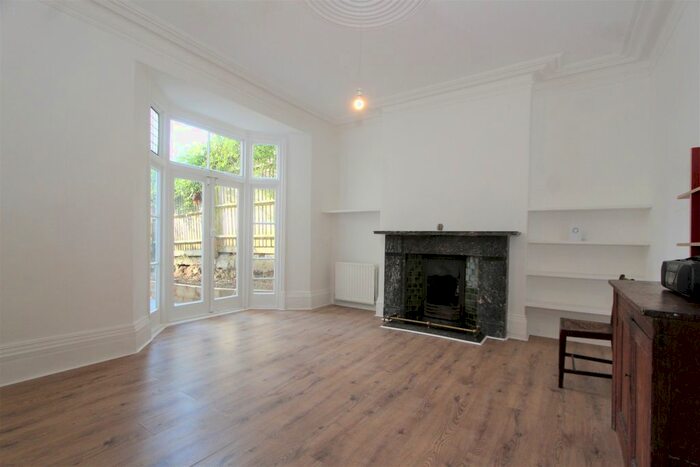 2 Bedroom Flat To Rent In Onslow Gardens, London, N10