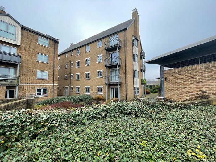 2 Bedroom Flat For Sale In Sheepen Place, Colchester, CO3