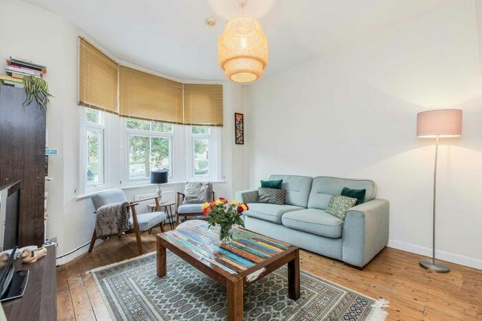 2 Bedroom Flat To Rent In Honeybrook Road, London, SW12