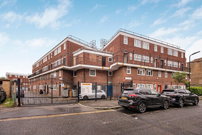 3 Bedroom Flat For Sale In Clarence Road, Hackney, Clapton, London, E5