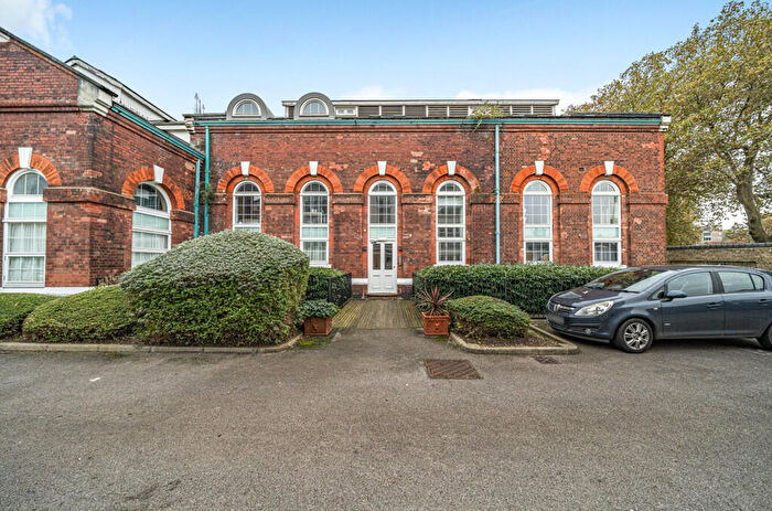 2 Bedroom Apartment For Sale In Woolwich Manor Way, London, E16