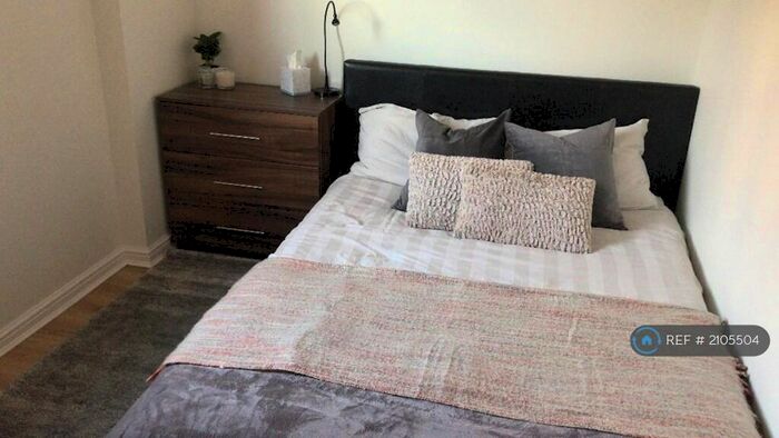 2 Bedroom Flat To Rent In Icon House, Reading, RG1