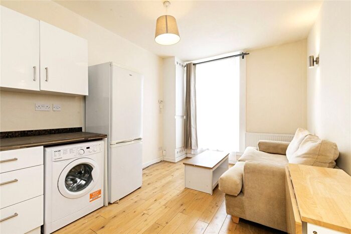 3 Bedroom Flat To Rent In Hornsey Road, London, N7