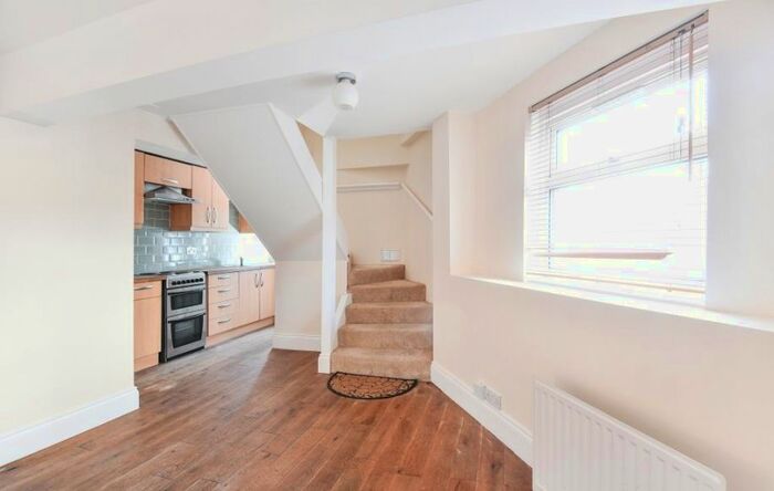 1 Bedroom Flat To Rent In Station Road, London NW4