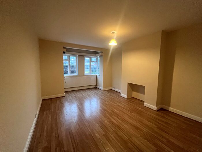 2 Bedroom Flat To Rent In Horn Lane, Acton, W3