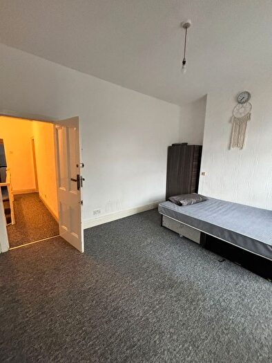 2 Bedroom Flat To Rent In Ashley Lane, Manchester, M9