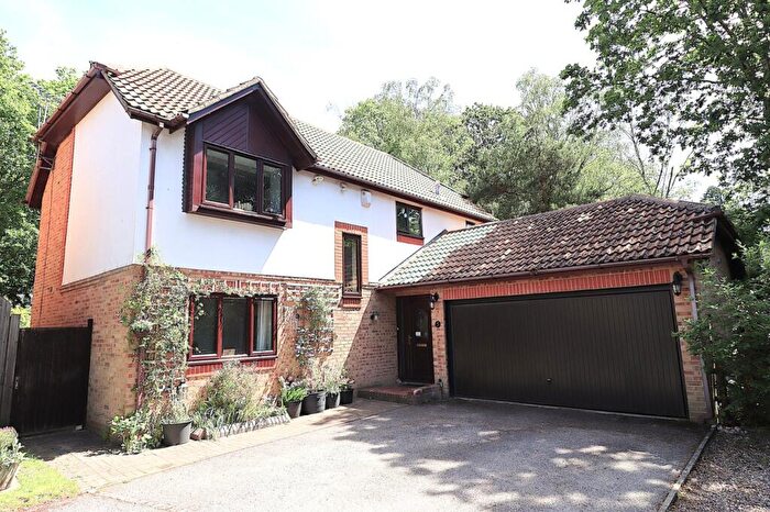 4 Bedroom Detached House For Sale In Moselle Close, Farnborough, GU14