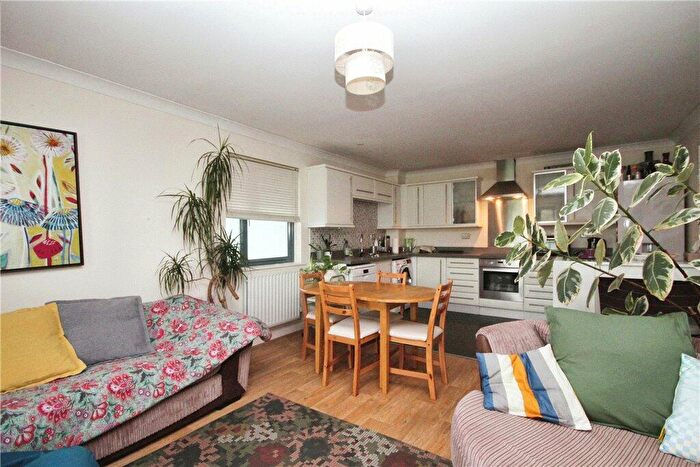2 Bedroom Apartment To Rent In Crown Dale, London, SE19