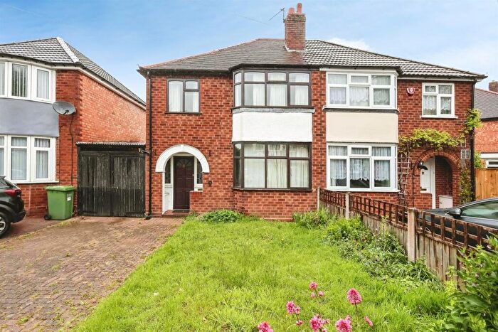 3 Bedroom Semi-Detached House For Sale In Harvard Road, Solihull, B92