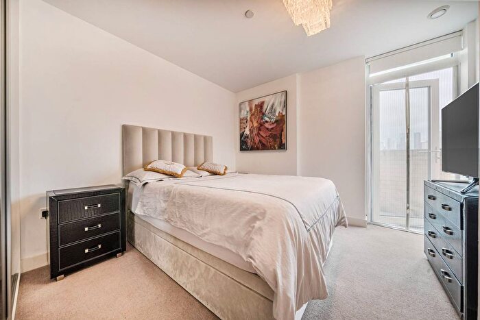 2 Bedroom Flat For Sale In Telegraph Avenue, Greenwich, London, SE10