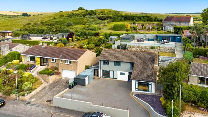 4 Bedroom Detached House To Rent In Brunel Drive, Weymouth, DT3