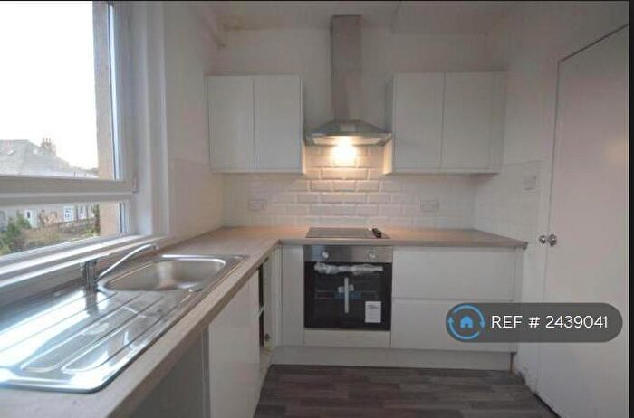 2 Bedroom Flat To Rent In Chantinghall Terrace, Hamilton, ML3