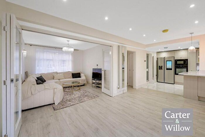 2 Bedroom Semi Detached House For Sale In Bosworth Road, Dagenham, RM10