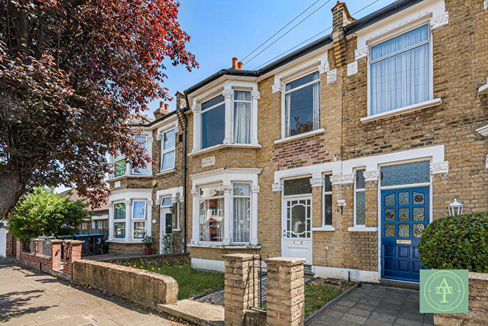 4 Bedroom Terraced House For Sale In Halstead Road, Winchmore Hill, N21