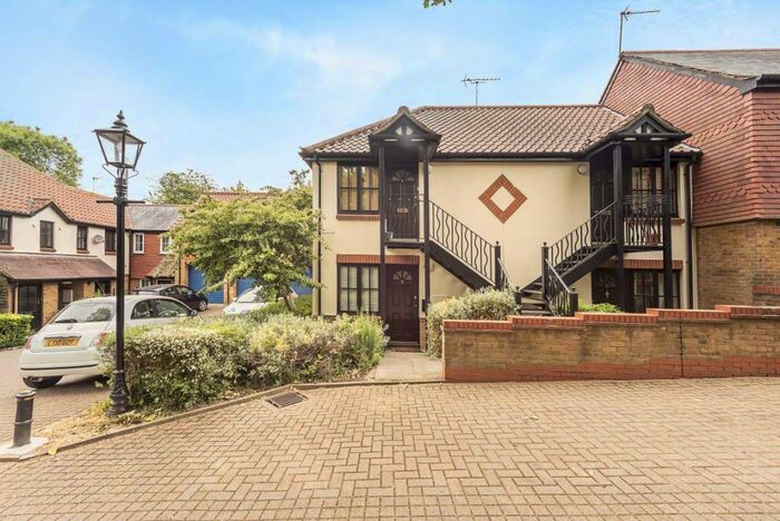 Studio To Rent In Loire Mews, Harpenden, Hertfordshire, AL5