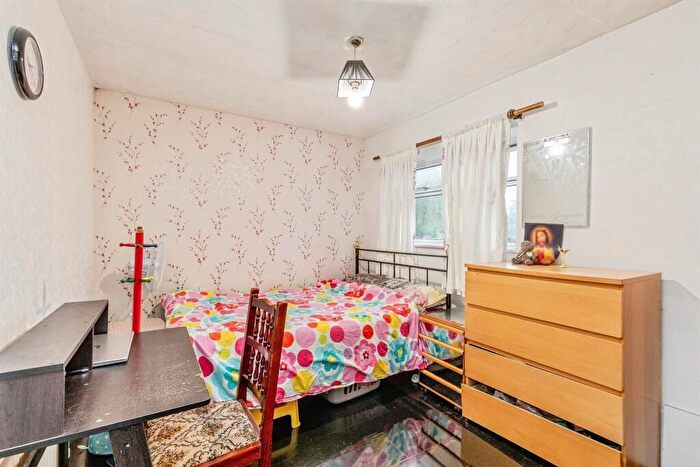 3 Bedroom Semi-Detached House For Sale In Machin Road, Bristol, BS10 - Photo 9