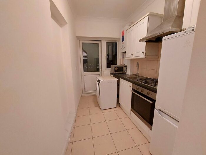 1 Bedroom Flat To Rent In Ashurst Drive, Ilford, IG2