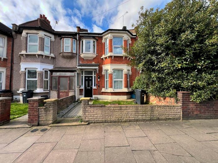 3 Bedroom Property To Rent In New Road, Ilford, IG3
