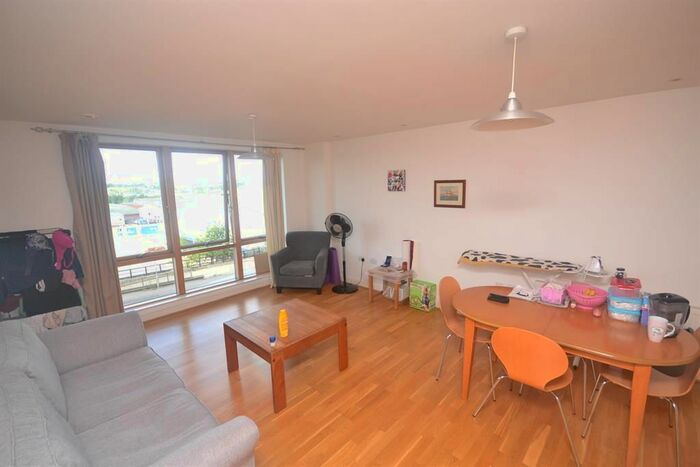 1 Bedroom Flat To Rent In Chatham Place, Reading, Berkshire, RG1