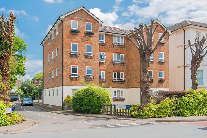 2 Bedroom Apartment To Rent In Maplehurst Close, Kingston Upon Thames, KT1