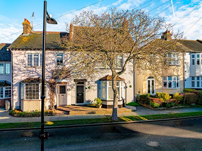 3 Bedroom Semi-Detached House For Sale In Recreation Avenue, Leigh-On-Sea, SS9