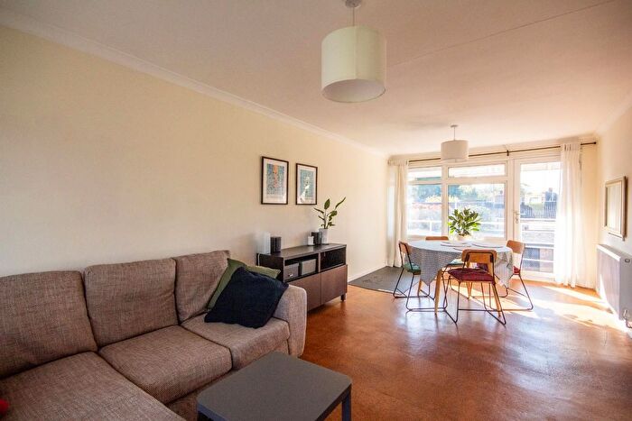 2 Bedroom Flat For Sale In De Freville Road, Great Shelford, Cambridge, CB22