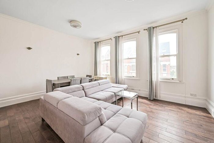 3 Bedroom Flat For Sale In Mill Lane, West Hampstead, London, NW6
