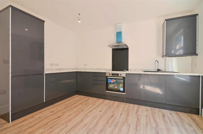 2 Bedroom Flat To Rent In Victoria Grove, East Cowes PO32