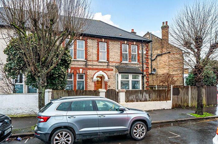 2 Bedroom Flat For Sale In Westbury Road, Croydon, CR0
