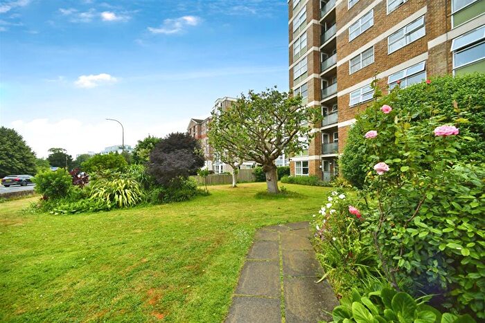 2 Bedroom Flat To Rent In London Road, Patcham, Brighton, BN1