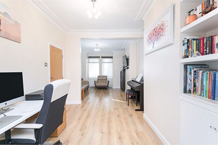 3 Bedroom Terraced House For Sale In Brighton Road, South Croydon, CR2