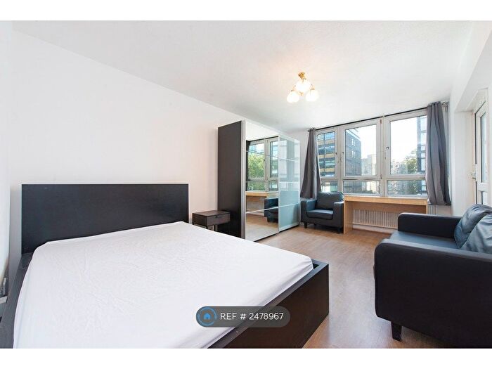 3 Bedroom Maisonette To Rent In Bath Court, London, EC1V